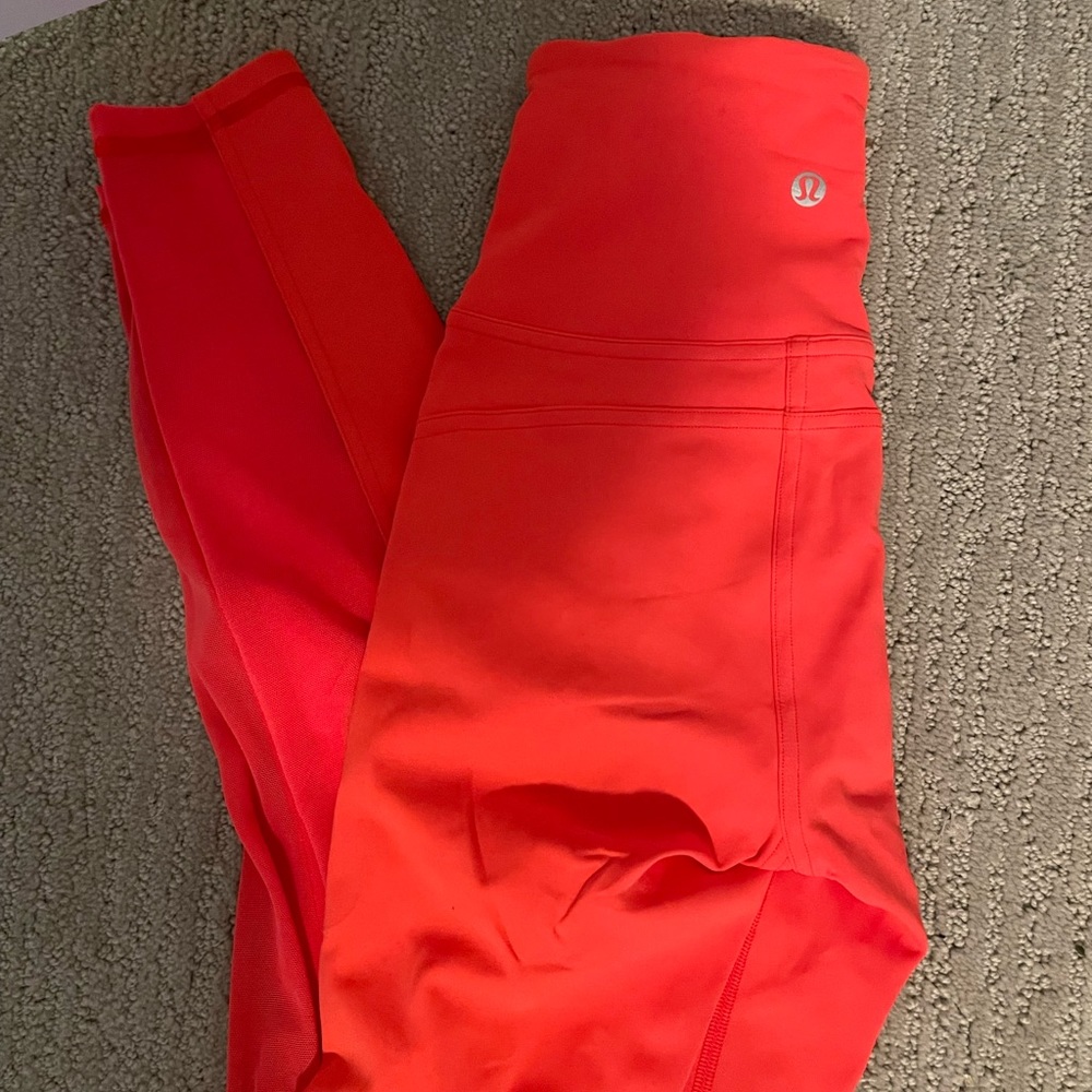 Lululemon coral leggings with mesh bottom - pockets size 4